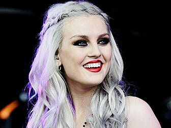 Perrie breaks down on stage